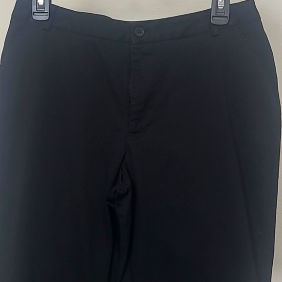 Hannah black Bermuda shorts stretch front pockets mid-rise belt loops EUC 6 - Picture 2 of 6